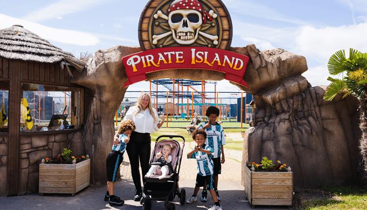 Pirate Island Golf - Lyons
