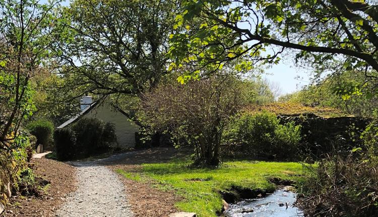 Pont Faen has been newly renovated and is tucked away in a secluded location with a stream to the front and private lake to the rear. Single storey an