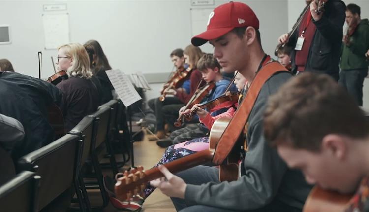 Gwerin Gwallgo: A Welsh Folk Experience