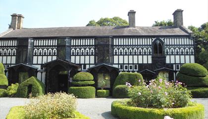 Plas newydd Outside