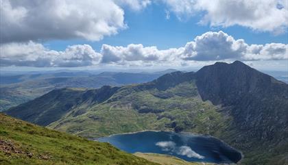 Yr Wyddfa (Snowdon) avoiding the crowds
