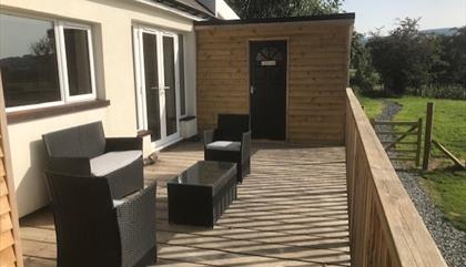 there are 4 steps to the decking