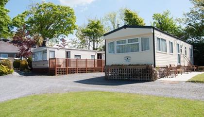 llys derwen caravan