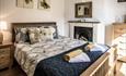 Kingsize bed, holiday let, Snowdonia