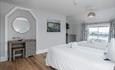 Bedroom with Twin beds