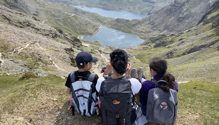 Hike to the summit of Snowdon