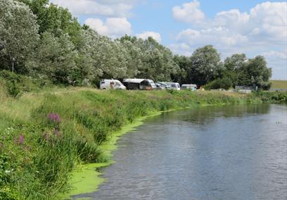 Walton on Thames Camping and Caravanning Club Site