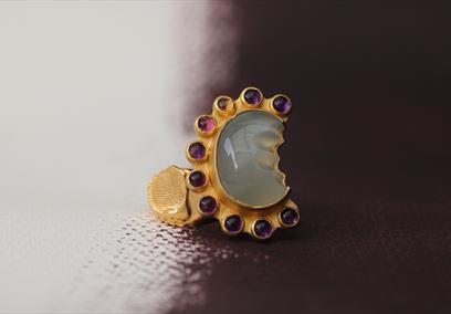 Ring
