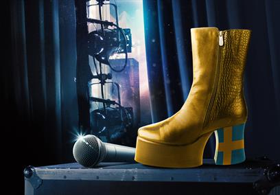 Heeled 60's show with Swedish flag and microphone