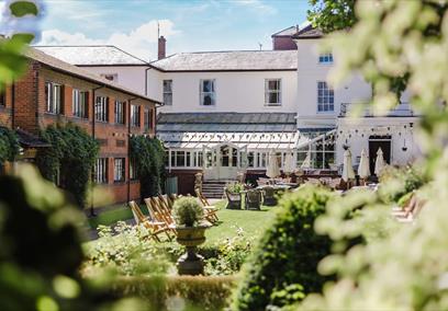 Winchester Royal Hotel Courtyard