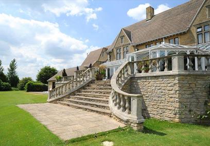 Cricklade House Hotel garden and stone steps to outside patio