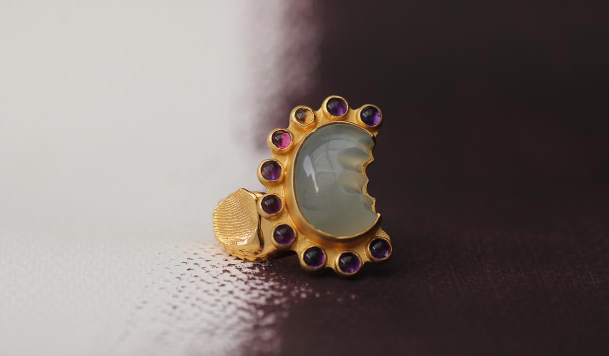 Ring
