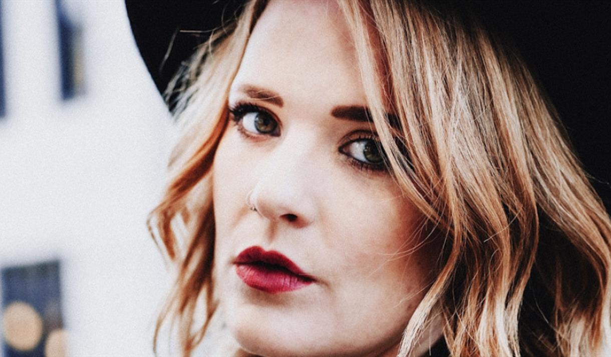 Elles Bailey
