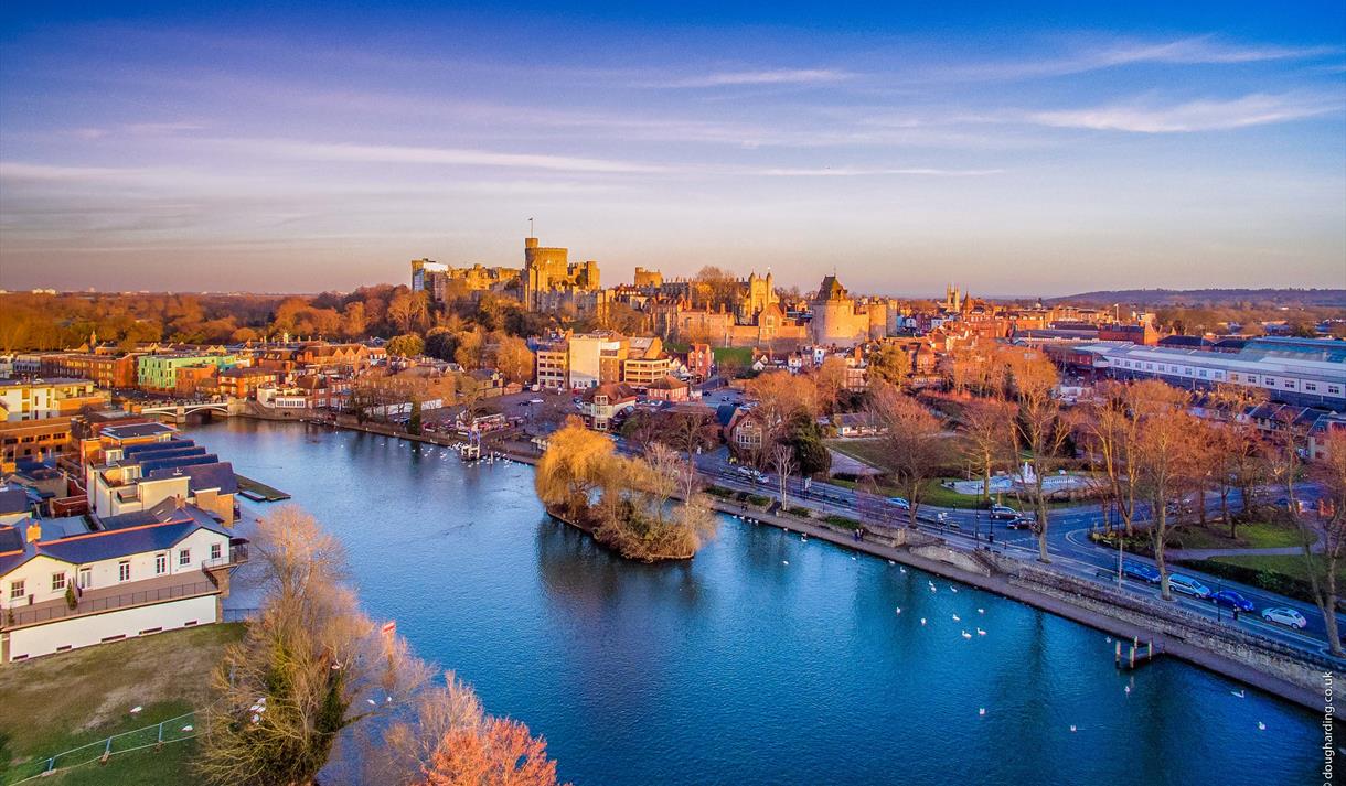 river thames running through windsor