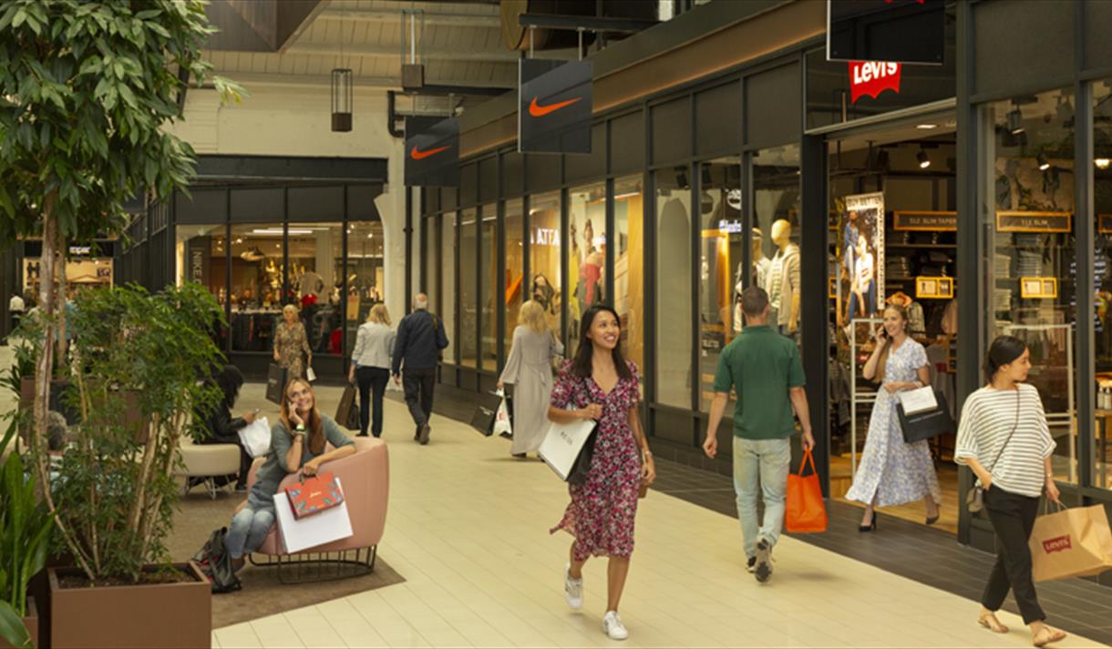 McArthurGlen Designer Outlet Swindon Shop Shopping Centre in Swindon Swindon Great West Way