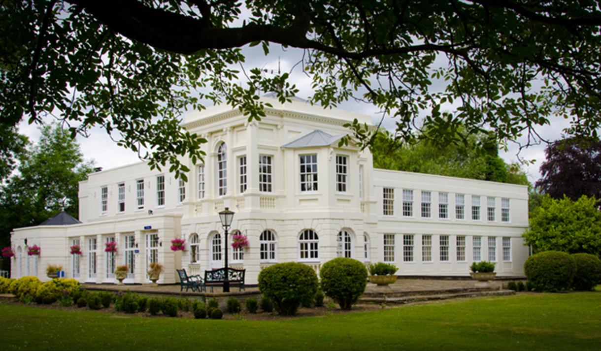 Monkey Island estate hotel in Bray