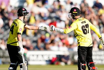 Gloucestershire vs Warwickshire at Gloucestershire County Cricket Stadium