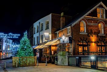 Eton Christmas Lights, image courtesy @raashonthegram