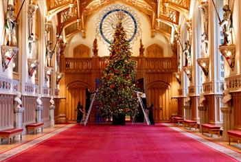 Christmas tree in St George's Hall | © Royal Collection Enterprises Limited 2024 | Royal Collection Trust