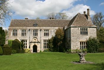 Avebury Manor