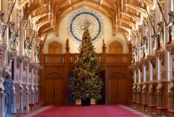 Christmas at Windsor Castle | Christmas tree in St George's Hall © Royal Collection Enterprises Limited 2025 | Royal Collection Trust.