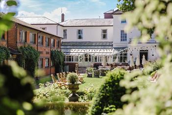 Winchester Royal Hotel Courtyard