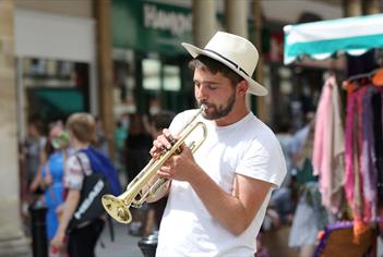 Street entertainment Bath