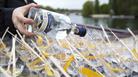 Mr Hobbs gin being poured into glasses on board a Hobbs of Henley boat.