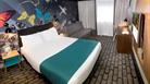 A bedroom at the Holiday Inn Salisbury - Stonehenge