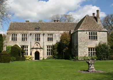Avebury Manor