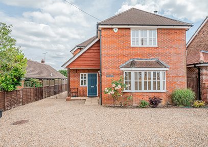 The exterior of Holly House - a New Forest Cottage