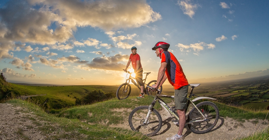 weekend cycling breaks uk