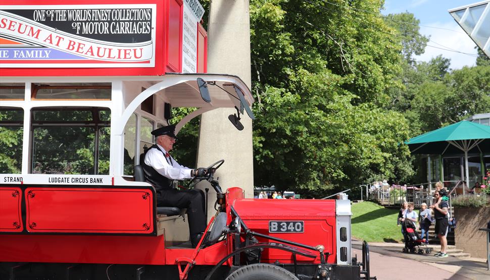 Vintage bus at Beaulieu