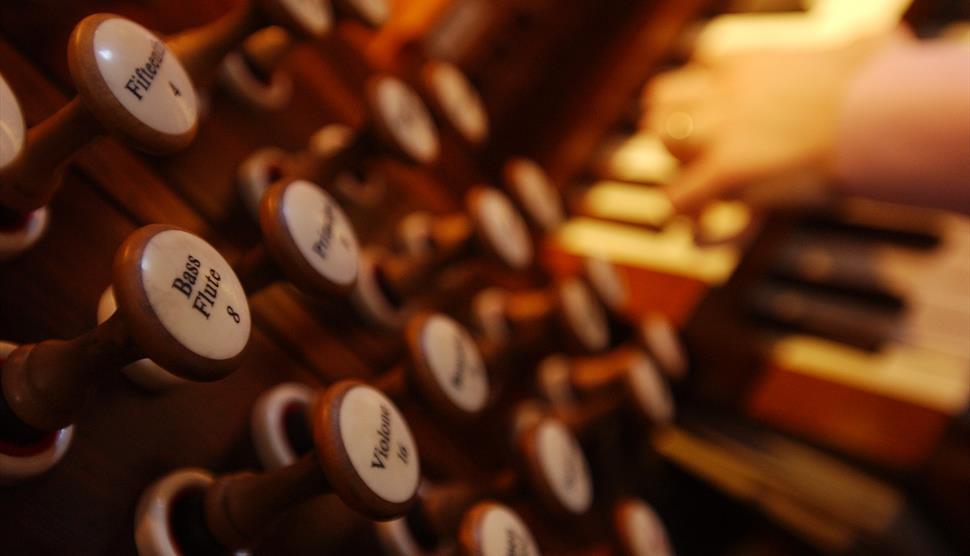 Organ Concert - Gordon Stewart (Resident Organist, Huddersfield Town Hall)