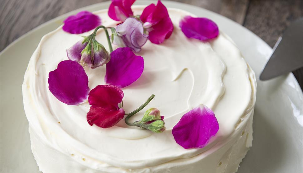 Cake-Decorating Class with Sarah Johnson at Heckfield Place