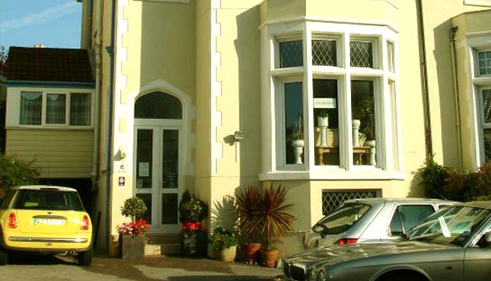 Esk Vale Guest House in Portsmouth