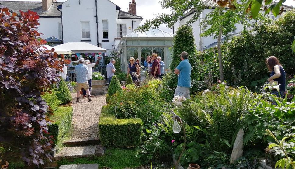 Alverstoke Garden Walkabout