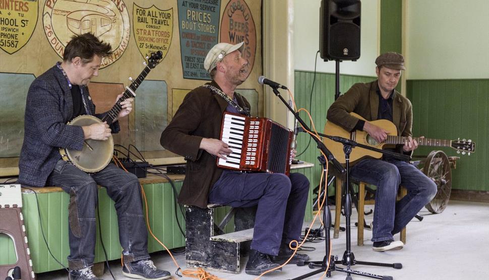 Grayshott Folk Club presents: Harp and a Monkey and Ian W. Brown