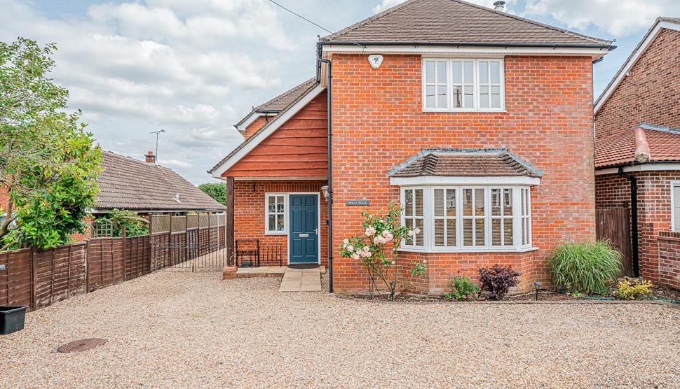 The exterior of Holly House - a New Forest Cottage