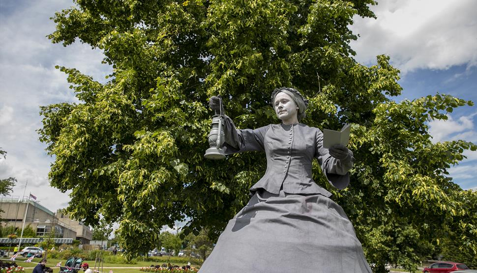 Pop Up Pedestal statue