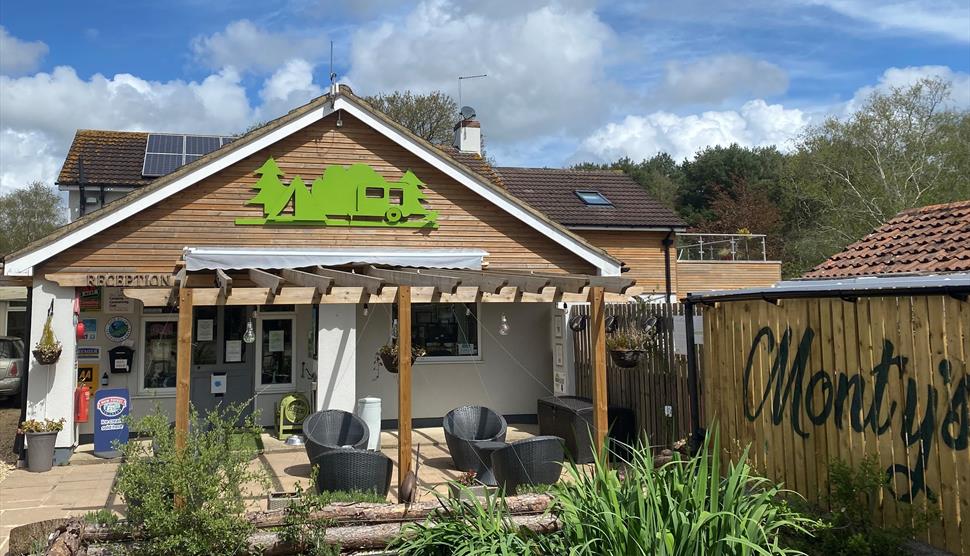 Back of Beyond Touring, Camping & Glamping Park Ringwood Visit Hampshire