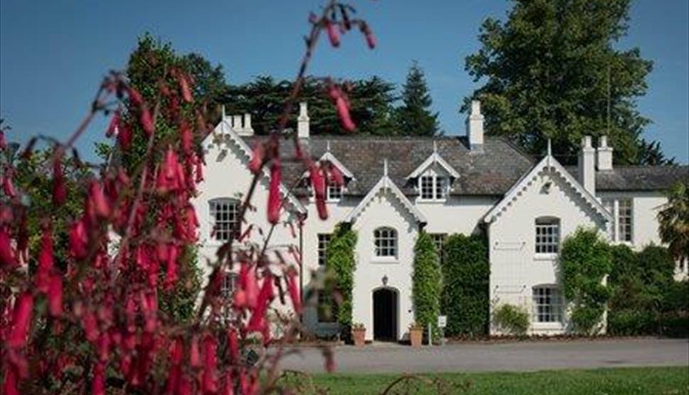 Ghost Walk & Supper at Sir Harold Hillier Gardens