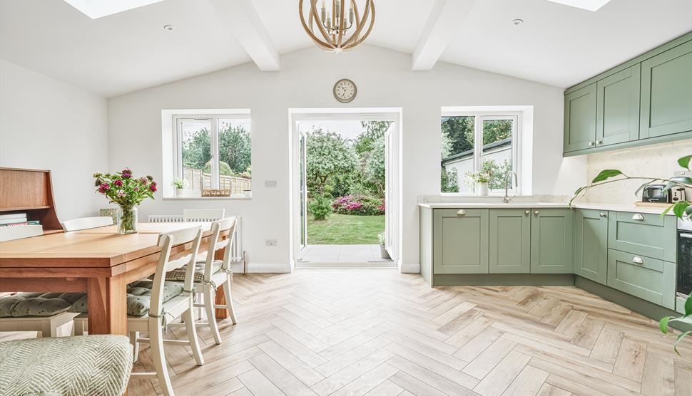 The kitchen and dining area of Lynden - a New Forest Holiday Cottage