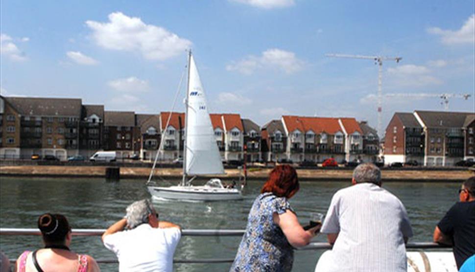 Scenic Solent Cruises: Medina River Cream Tea