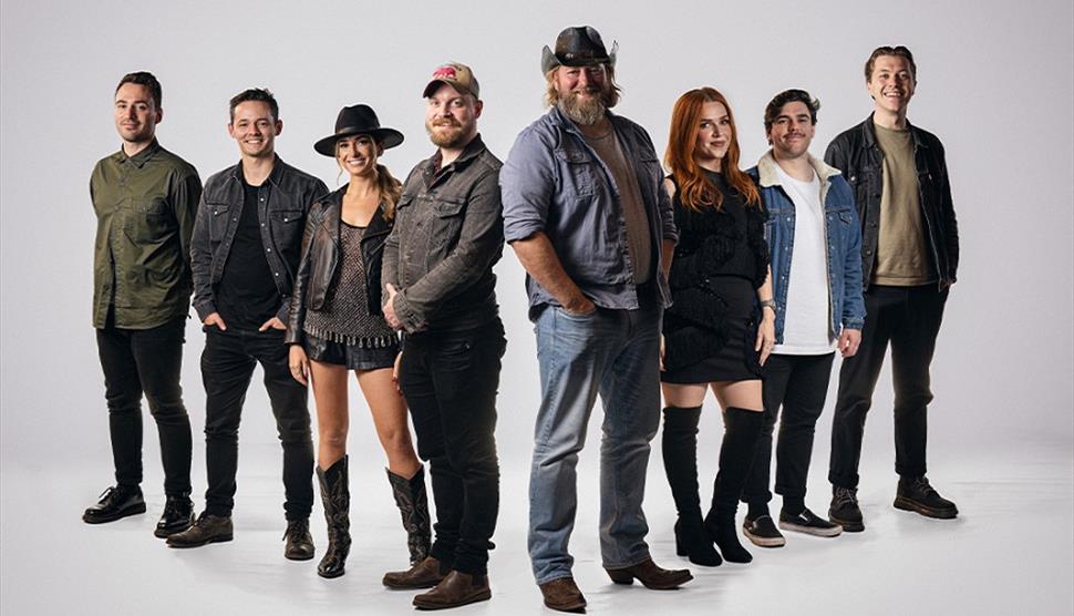 A group of country singers made up of men and women.