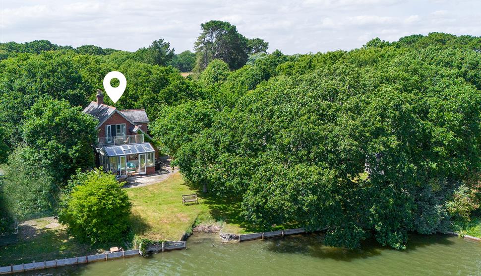 The exterior and gardens of Maiden Cottage - a New Forest Holiday Cottage