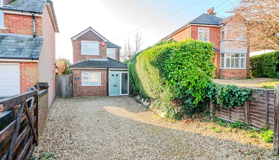 The exterior of Lane Cottage - a New Forest Cottage