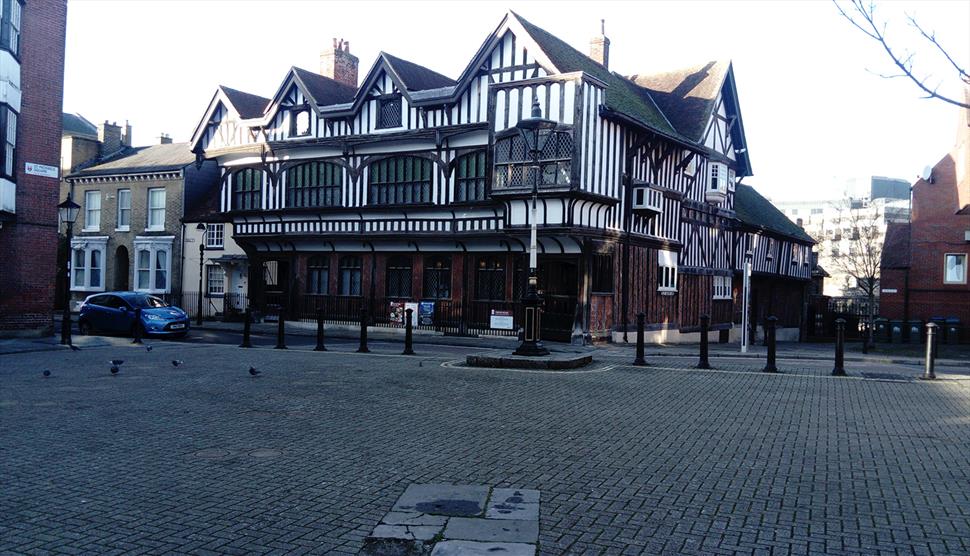 Tour: Inside and Under The Medieval Town of Southampton