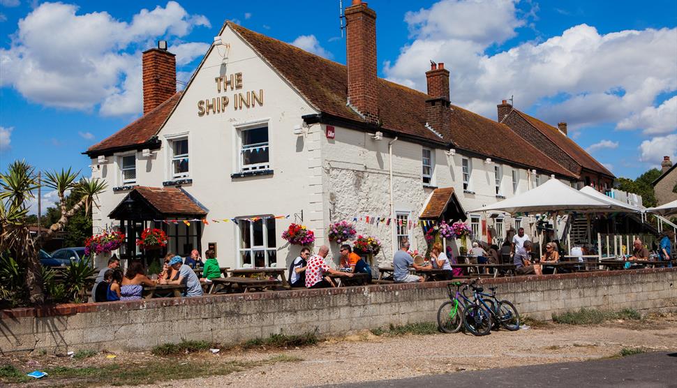 Live Music Bank Holiday Sunday