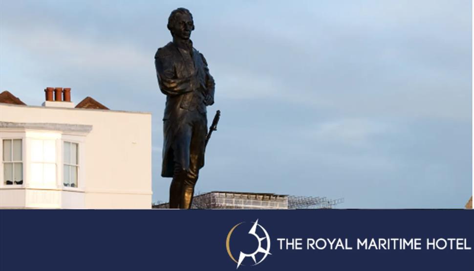 Photo of a statue of Admiral Lord Nelson.